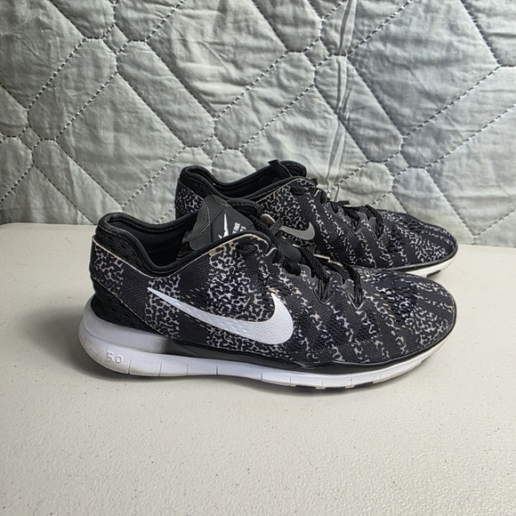 Nike Shoes - Nike Free 5.0 TR Fit 5 PRT Womens Size 8 Black White Running Shoes 704695-009